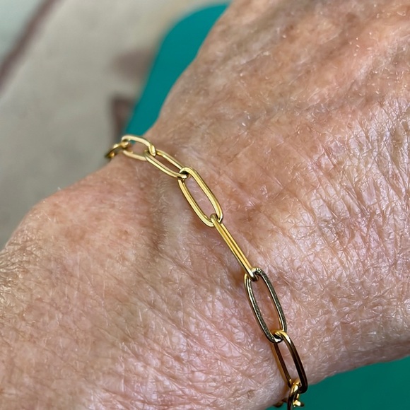 Gold plated paperclip chain bracket. - Picture 2 of 6